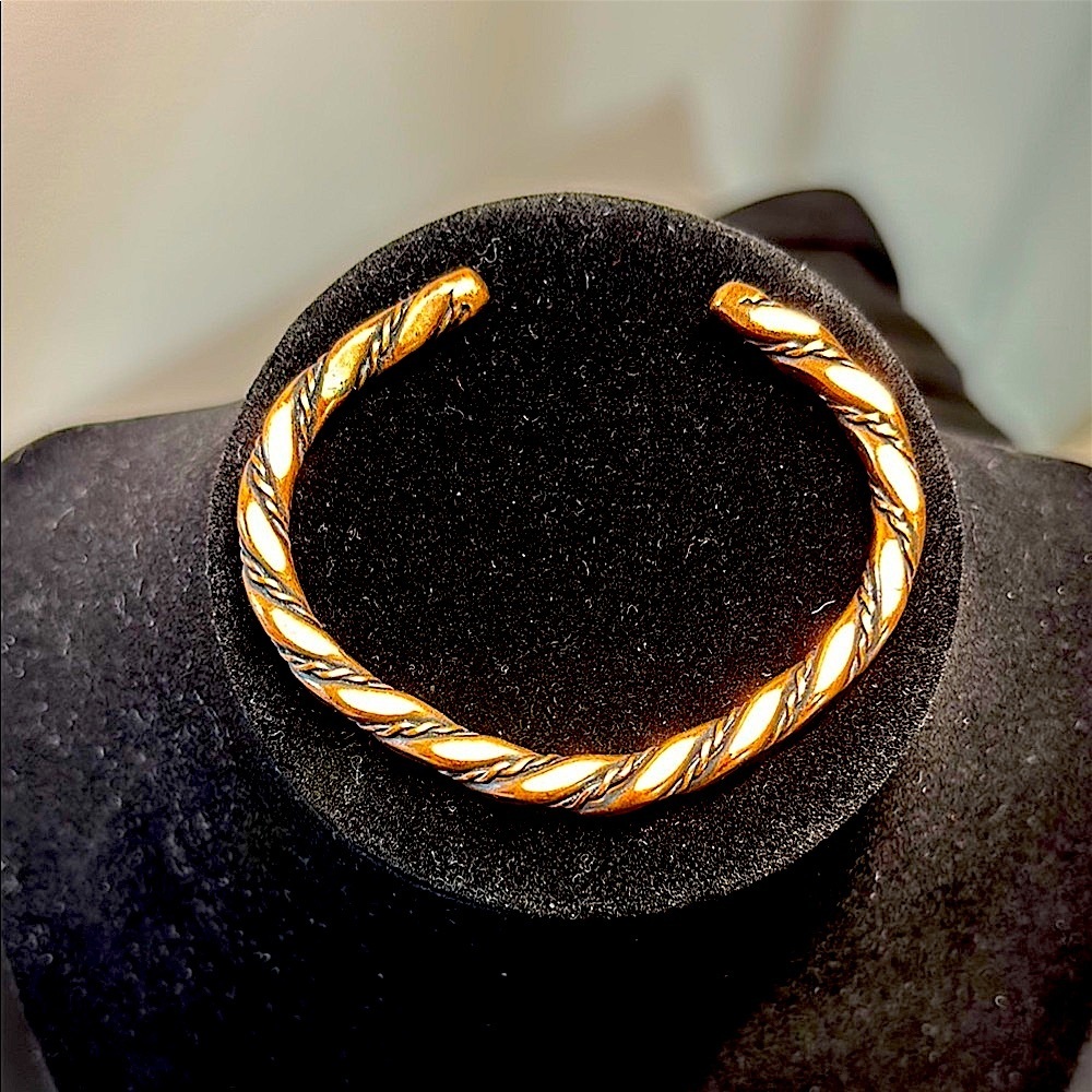 Twisted adjustable solid Copper Cuff Bracelet - Picture 3 of 4